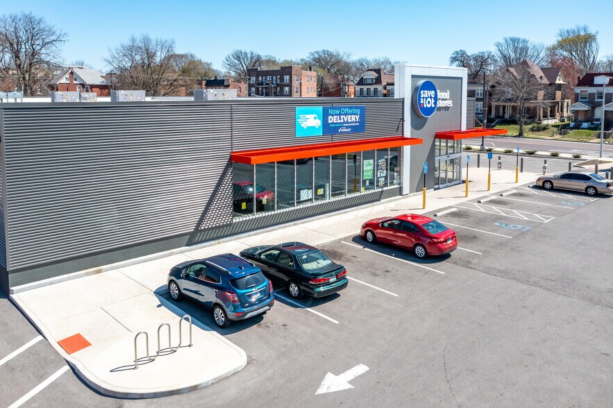 More Photos Of Sav A Lot, Saint Louis Freestanding For Sale