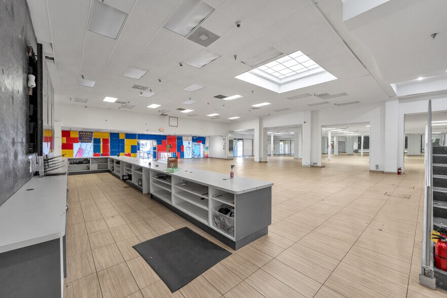 More Photos Of 6315-6323 Pacific Blvd, Huntington Park Storefront For Lease