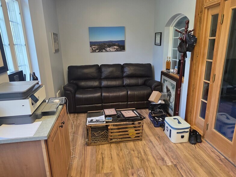 More Photos Of 5 Payne Ave, Rockland Flex For Sale