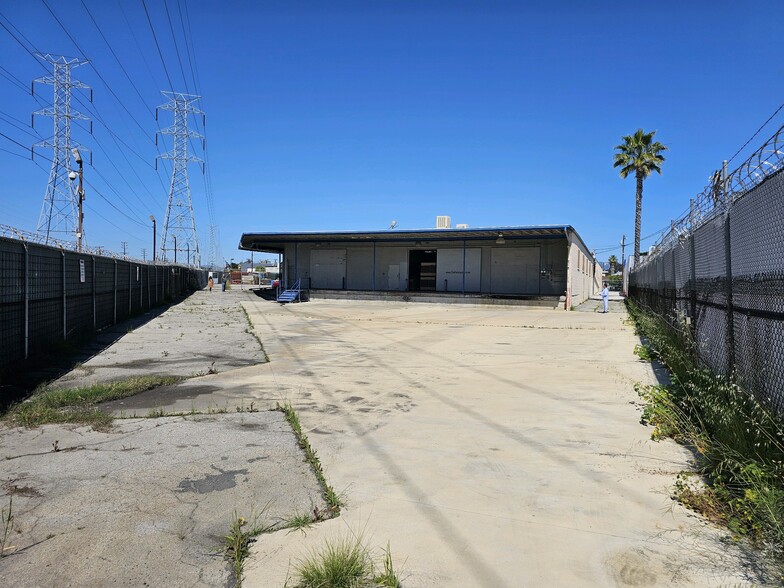 More Photos Of 11944 Valerio St, North Hollywood Warehouse For Lease