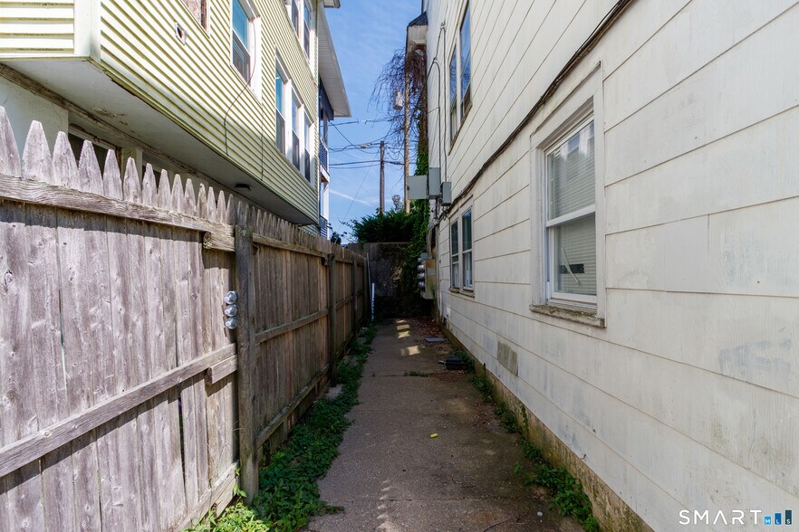 More Photos Of 80-82 Maple Ave, New London Apartments For Sale