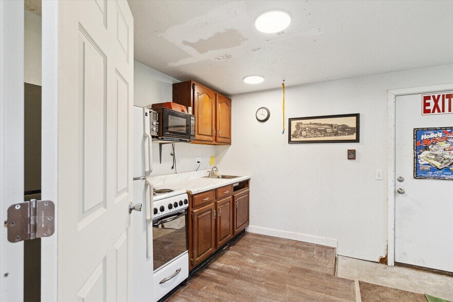 More Photos Of 3159 W Monroe Rd, Alma Freestanding For Sale