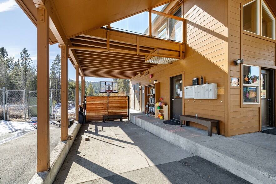 More Photos Of 12315 Deerfield Dr, Truckee Office Residential For Sale