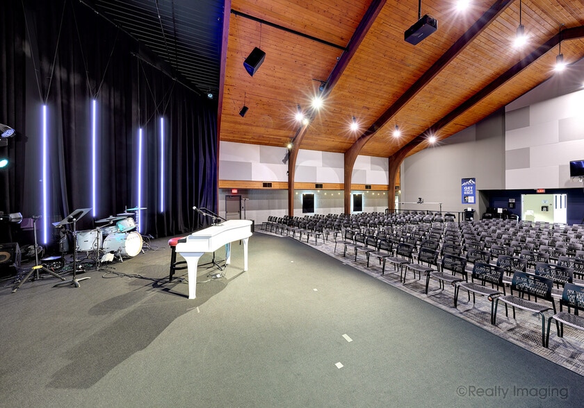 More Photos Of 18390 SW Farmington Rd, Aloha Religious Facility For Sale