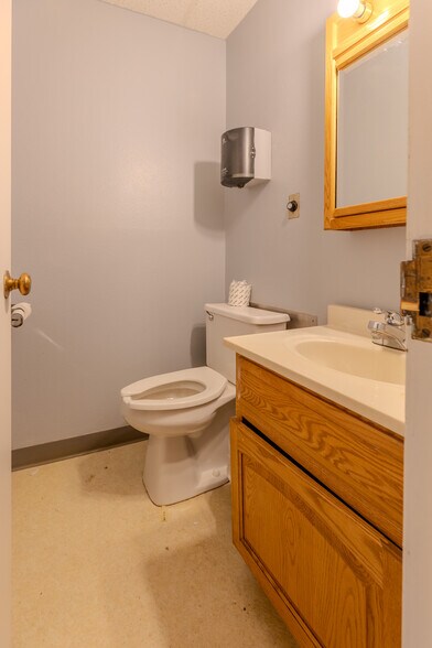 More Photos Of 4303 Memorial Hwy, Mandan Movie Radio TVStudio For Sale