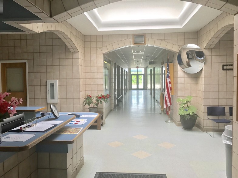 More Photos Of 118 Walnut St, Salem Office For Sale