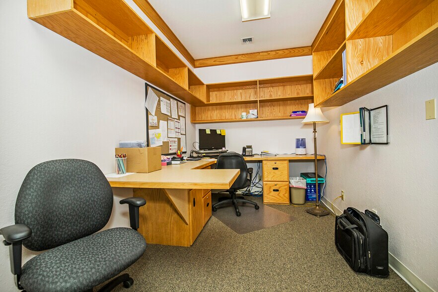 More Photos Of 137 McGhee Rd, Kootenai Storefront Retail Office For Sale