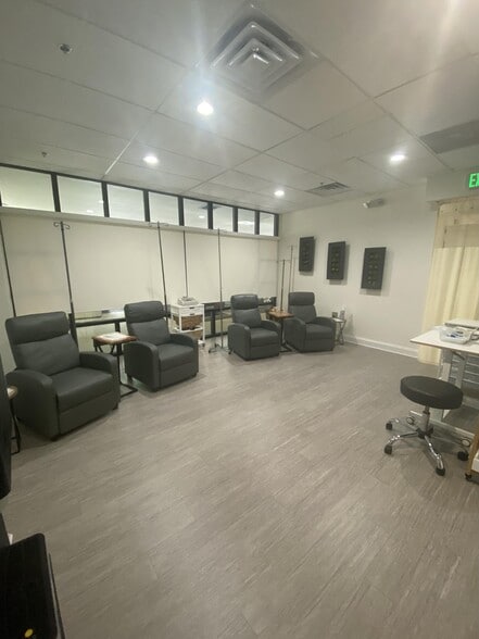 More Photos Of 49 Old Solomons Island Rd, Annapolis Medical For Lease