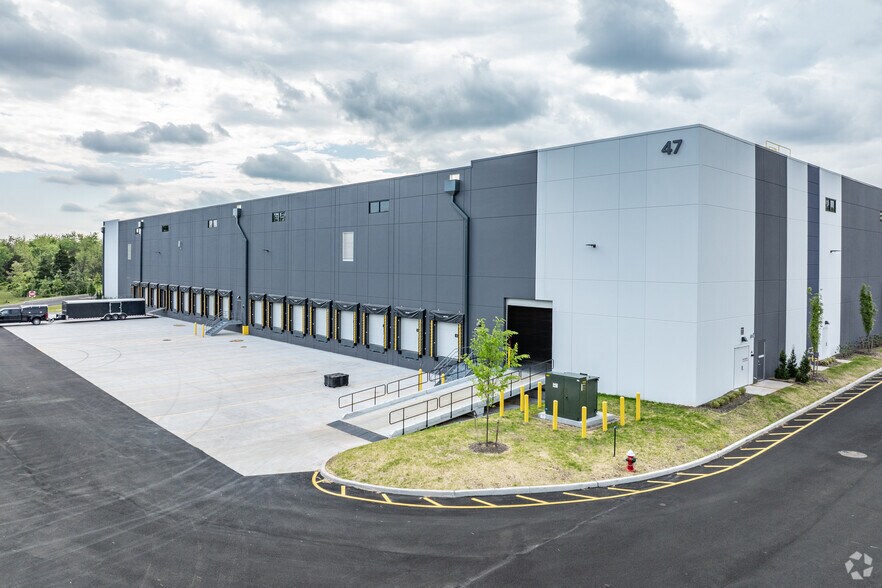 More Photos Of 47 Veronica Ave, Somerset Distribution For Lease