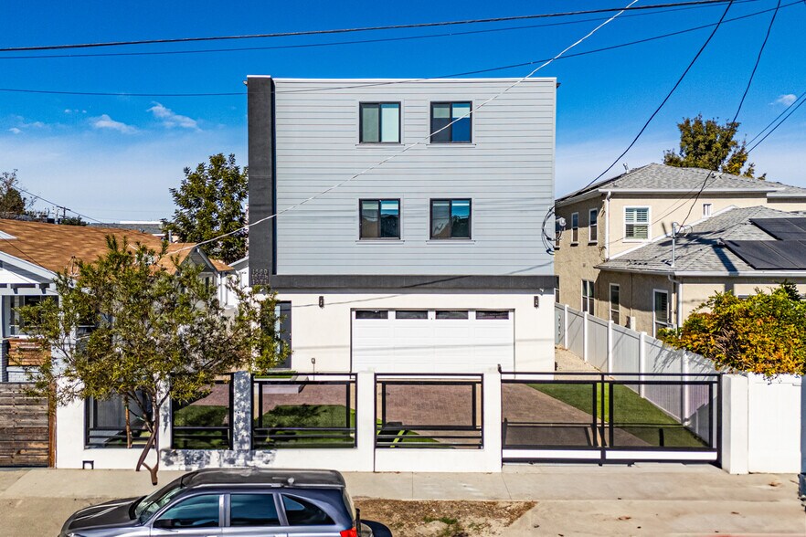 More Photos Of , Los Angeles Multifamily For Sale