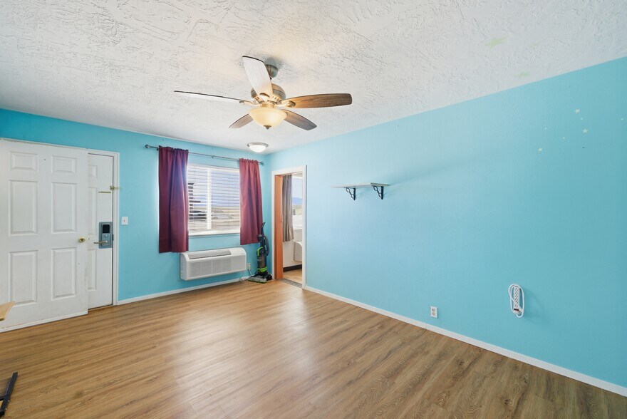 More Photos Of 626 W 1400 N, Beaver Hotel For Sale