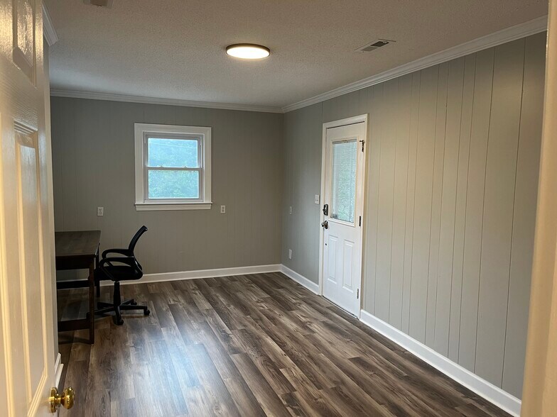 More Photos Of 122 Memorial Dr, Greer Loft Creative Space For Lease