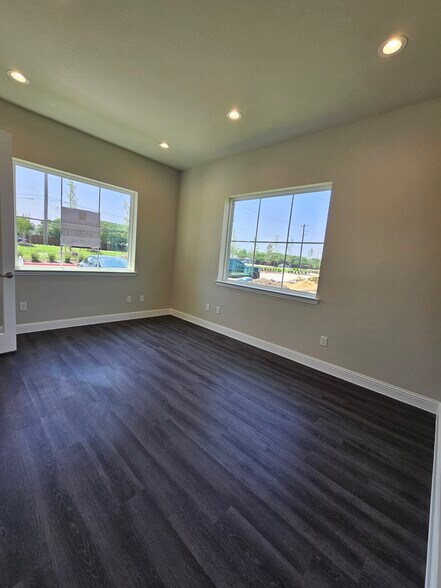 More Photos Of 2601 Little Elm Pky, Little Elm Office For Sale