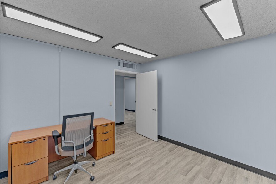 More Photos Of 502 N Silverbell Rd, Tucson Rehabilitation Center For Lease