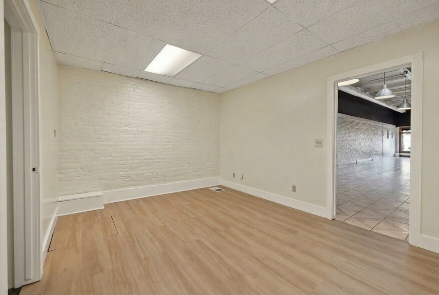 More Photos Of 143 E Tulare Ave, Tulare Storefront For Sale