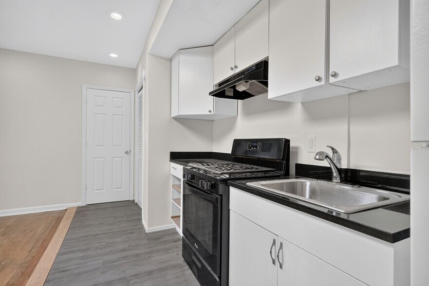 More Photos Of 1908 M St NE, Washington Apartments For Sale