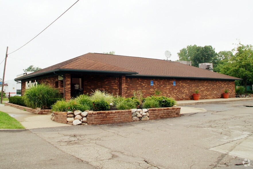 Primary Photo Of 23380 Telegraph Rd, Southfield Restaurant For Lease