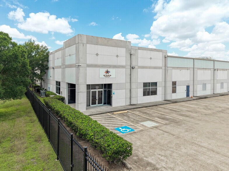 More Photos Of 7425 Major St, Houston Warehouse For Lease