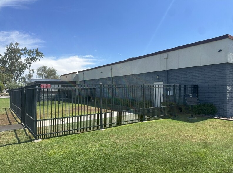 More Photos Of 4202 E Raymond St, Phoenix Service For Sale