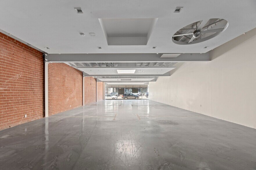 More Photos Of 316-318 S Robertson Blvd, Los Angeles General Retail For Lease