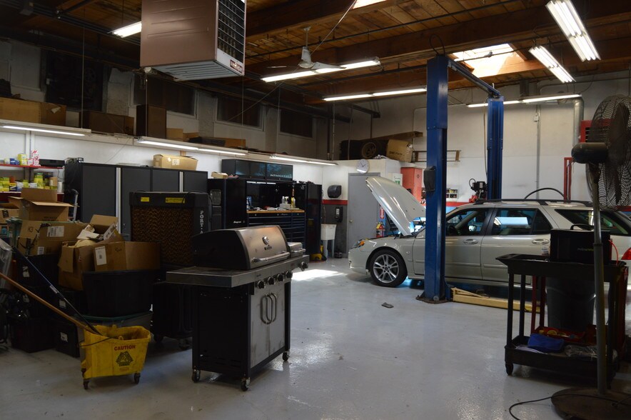 More Photos Of 60 Pine St, Methuen Light Manufacturing For Lease