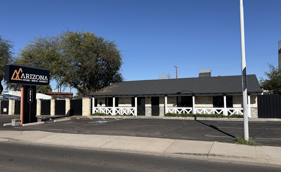 More Photos Of 2514 E Indian School Rd, Phoenix General Retail For Lease