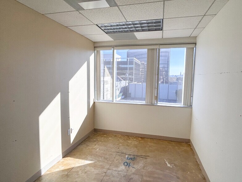 More Photos Of 50 N La Cienega Blvd, Beverly Hills Coworking Space