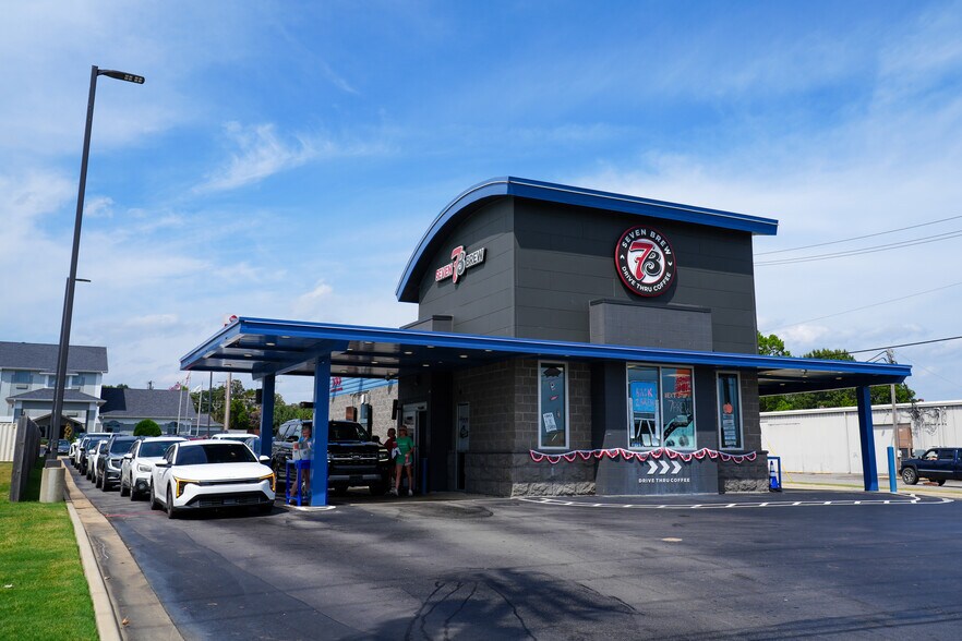 Primary Photo Of 3212 E Race Ave, Searcy Fast Food For Sale