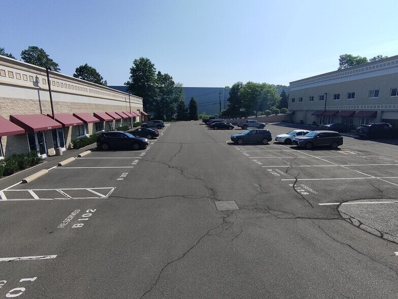 More Photos Of 100 Corporate Dr, Trumbull Office For Sale