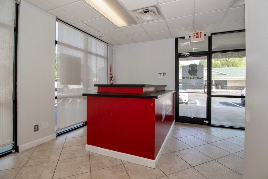 More Photos Of 285 N Main St, Troutman General Retail For Lease