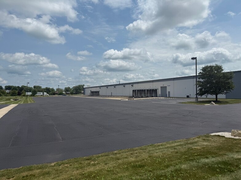 More Photos Of 1410-1440 N Vandemark Rd, Sidney Warehouse For Lease