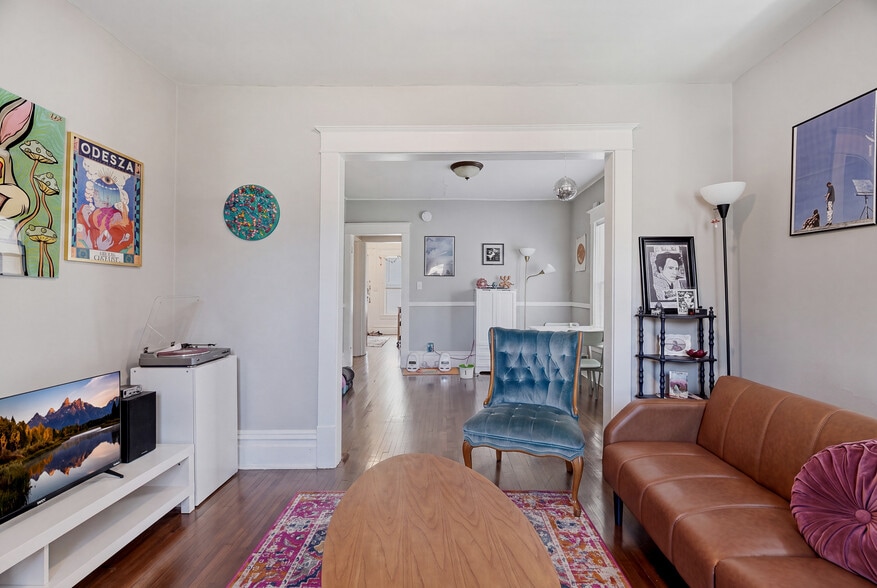More Photos Of 2641 Lyndale Ave S, Minneapolis Apartments For Sale