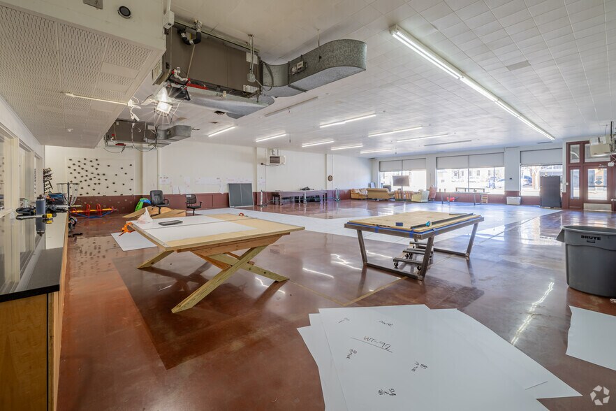 More Photos Of 124 NW 8th St, Oklahoma City Showroom For Sale