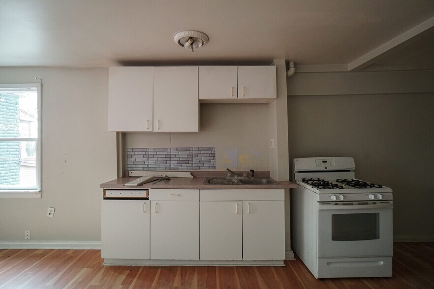 More Photos Of 117 Nippersink Rd, Fox Lake Apartments For Sale
