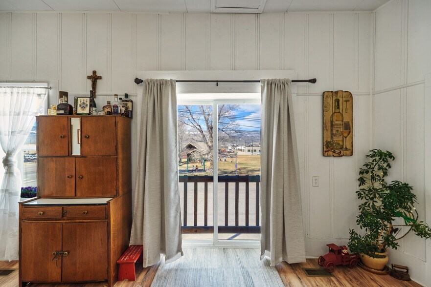 More Photos Of 104 N 3rd St, Kremmling Storefront Retail Residential For Sale