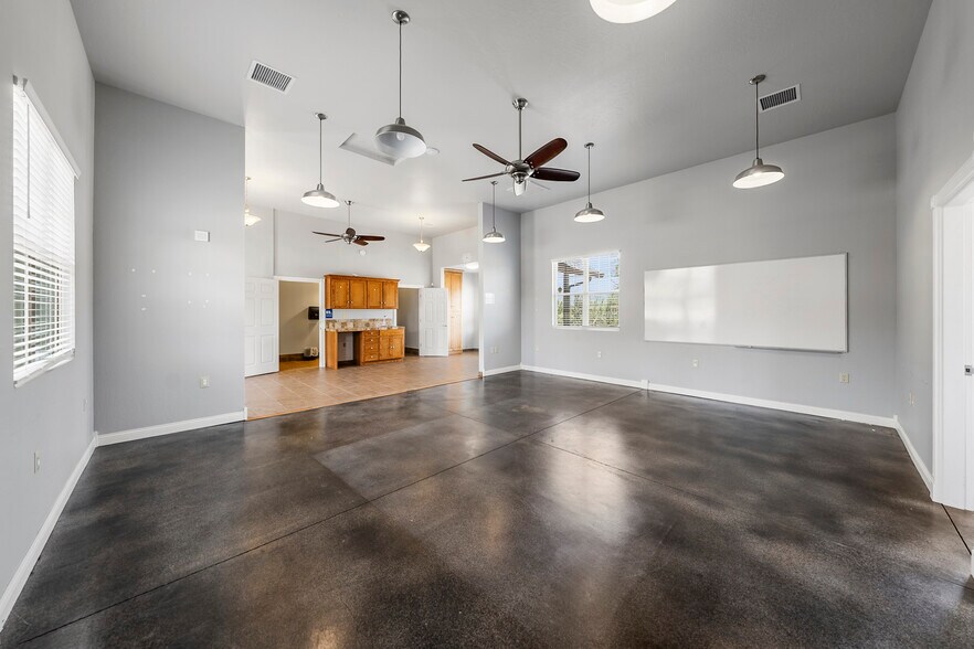 More Photos Of 143 S Main St, Phoenix Office For Sale