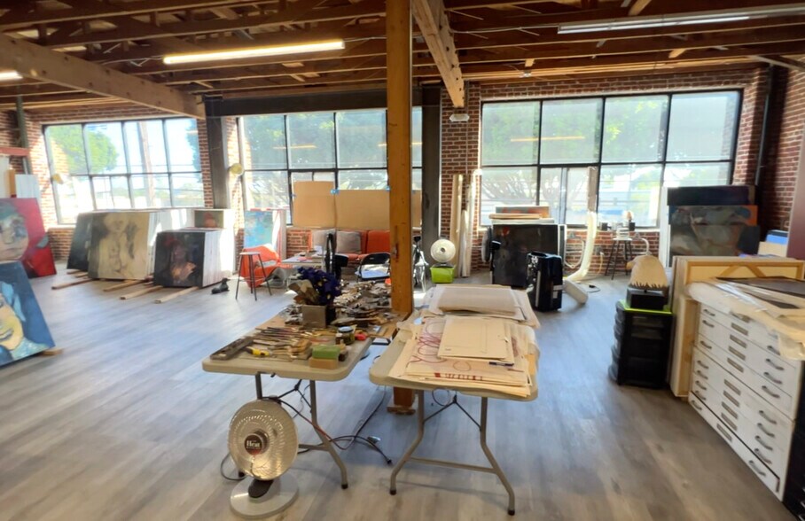 More Photos Of 1547-1555 Venice Blvd, Los Angeles Showroom For Lease