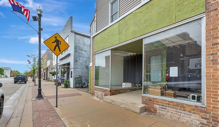 More Photos Of 114 E Main St, Weyauwega Storefront Retail Residential For Sale