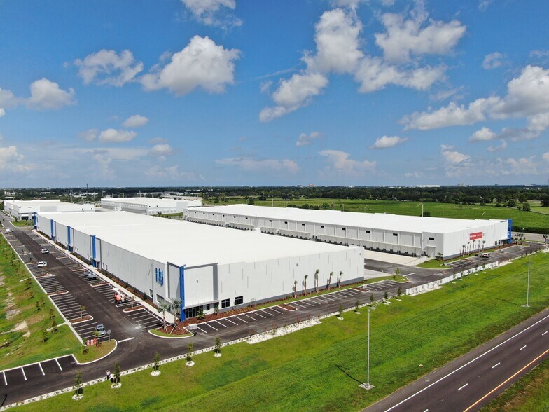 More Photos Of 4505 24th St E, Bradenton Distribution For Lease