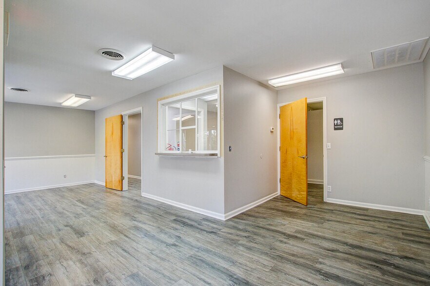 More Photos Of 137 Cedar Dr, Saint Stephen Office For Sale