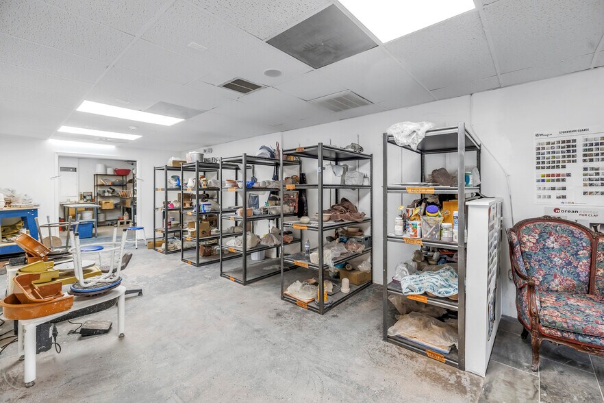 More Photos Of 559 49th St S, Saint Petersburg Storefront For Sale