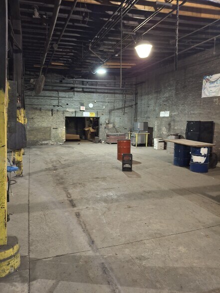 More Photos Of 610 W 81st St, Chicago Warehouse For Lease
