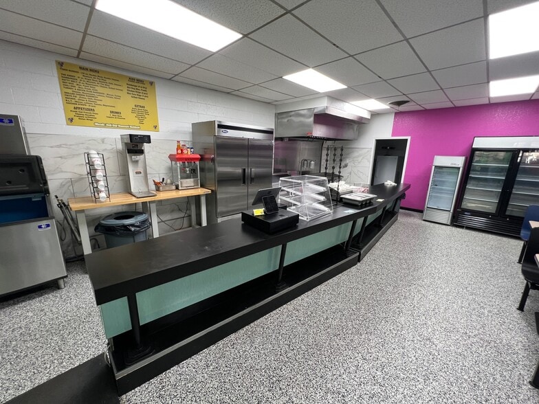 More Photos Of 1910 35th St, Snyder Sports And Entertainment For Sale