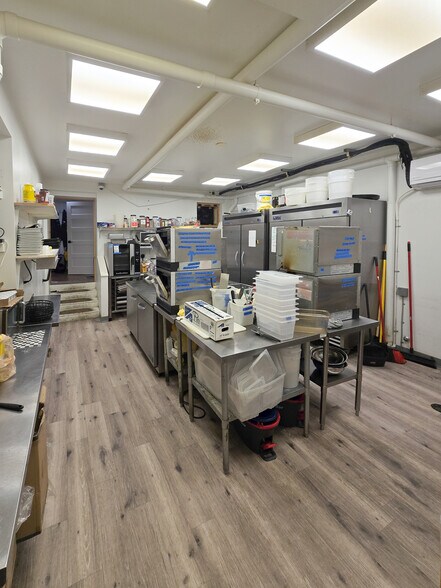 More Photos Of 115-117 Park Pl, Covington Storefront Retail Residential For Lease