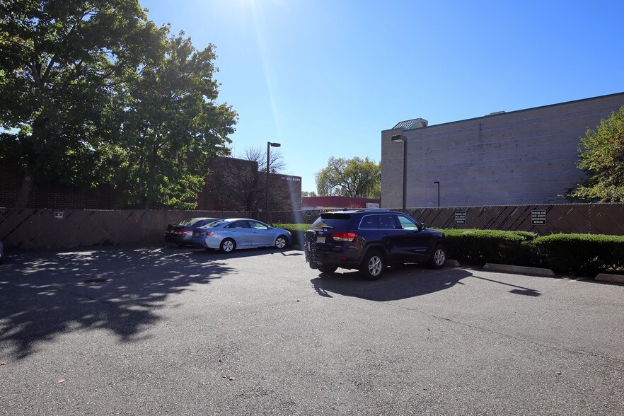 More Photos Of 26 Millburn Ave, Springfield Office For Lease
