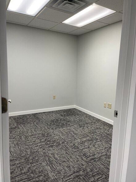 More Photos Of 160 Cleveland St, Elyria Office For Sale