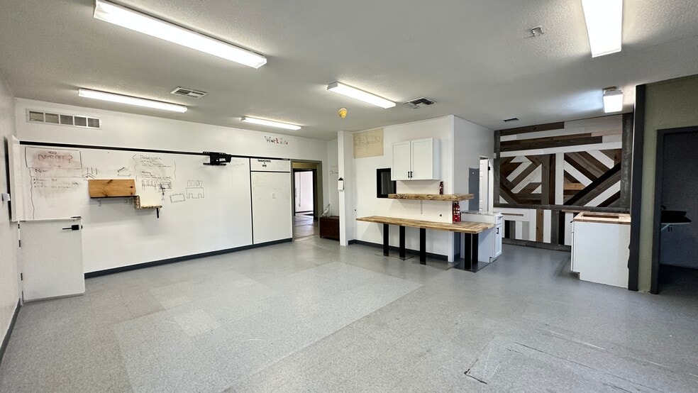 More Photos Of 4119 W FM 2147, Cottonwood Shores Storefront Retail Office For Lease