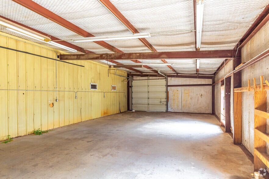 More Photos Of 2324 W Reagan St, Palestine Warehouse For Sale