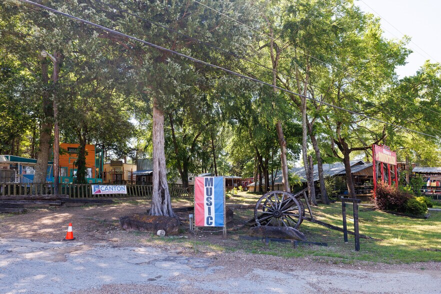 More Photos Of 542 E Dallas St, Canton Warehouse For Sale