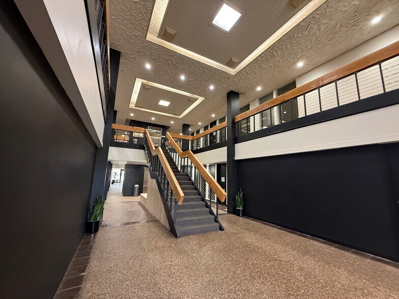 More Photos Of 3015 E Skelly Dr, Tulsa Medical For Lease